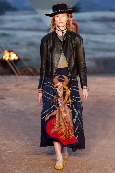 Look 37